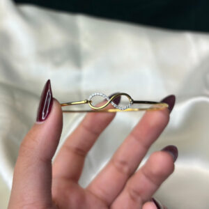 DIAMOND BANGLE ( 18KT GOLD)