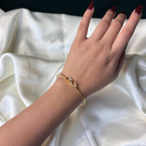 DIAMOND BANGLE ( 18KT GOLD)
