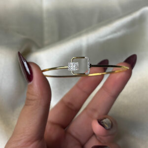 DIAMOND BANGLE ( 18KT GOLD)
