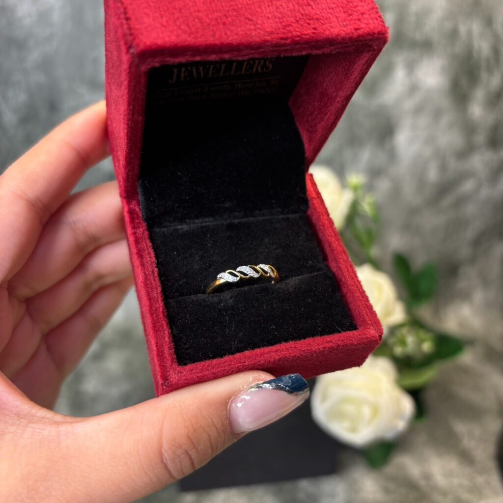 DIAMOND RING ( 9KT GOLD) - Image 3