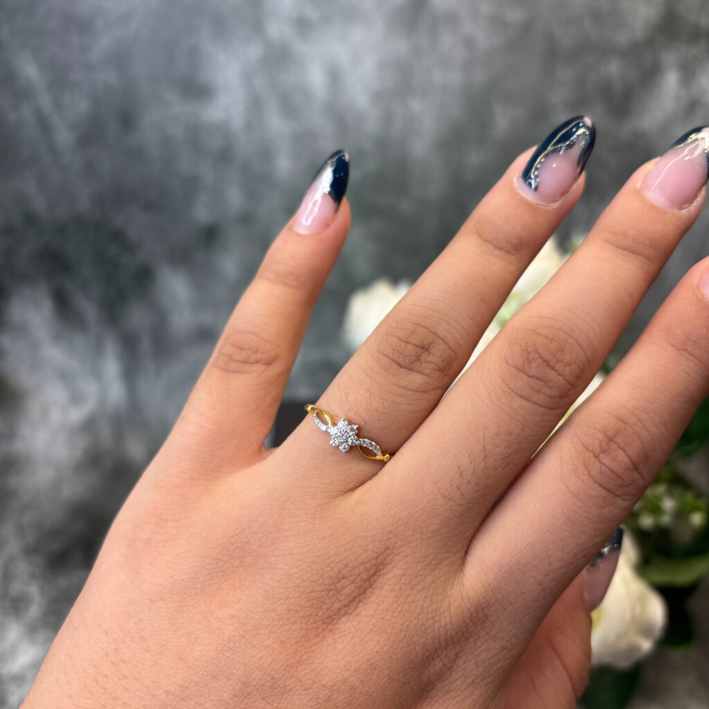 DIAMOND RING  ( 9KT GOLD) - Image 2
