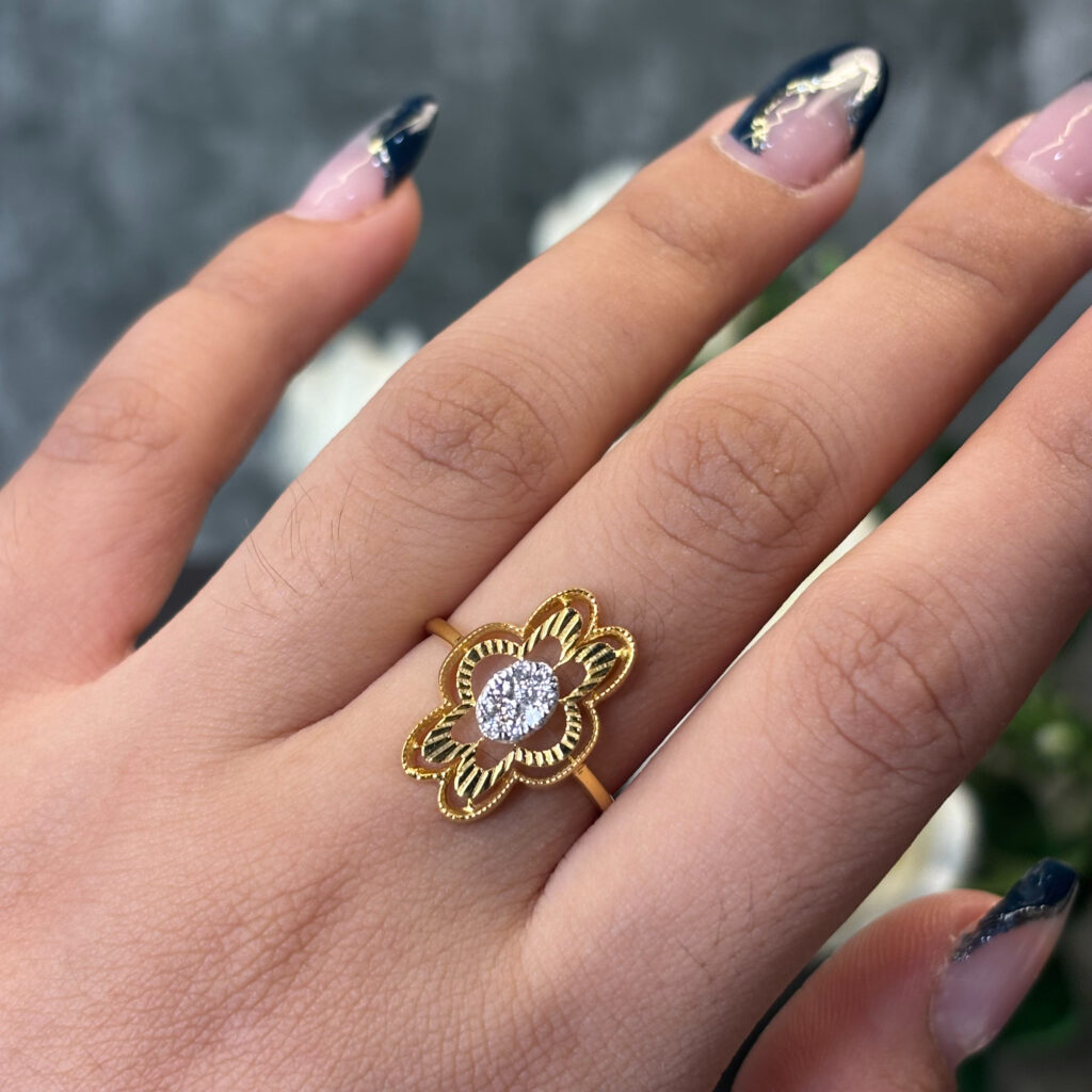 DIAMOND RING  ( 9KT GOLD) - Image 2