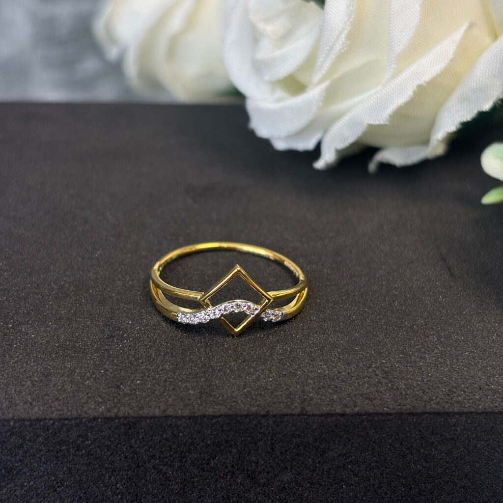 DIAMOND RING  ( 9KT GOLD)