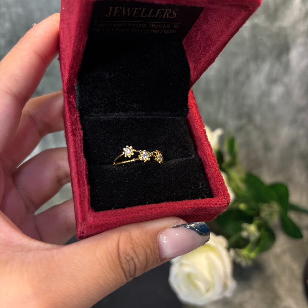 DIAMOND RING  ( 9KT GOLD) - Image 3