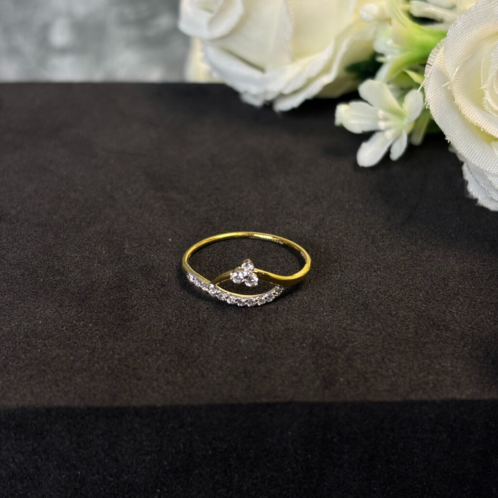 DIAMOND RING  ( 9KT GOLD)