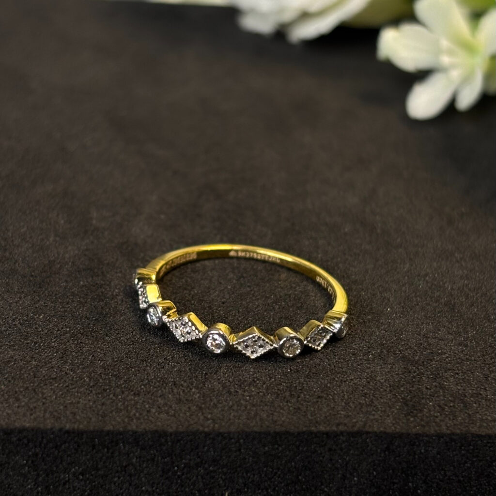 DIAMOND RING  ( 9KT GOLD)