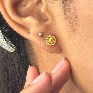 BABY STUDS ( 18KT GOLD)