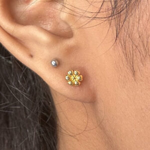 BABY STUDS ( 18KT GOLD)