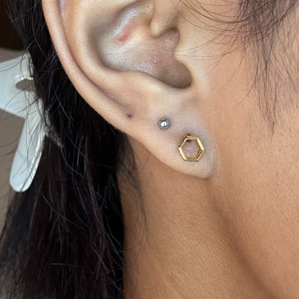 BABY STUDS ( 18KT GOLD)