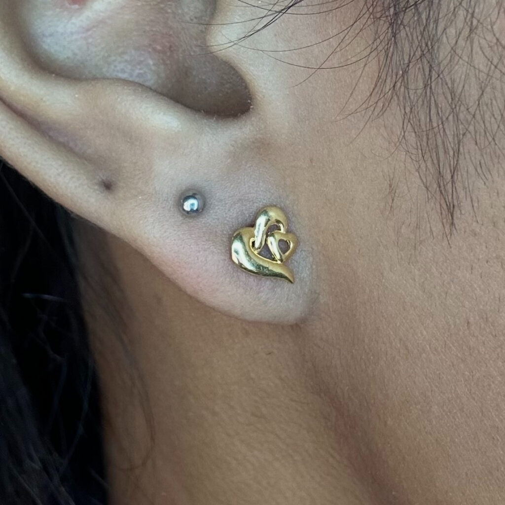 BABY STUDS ( 18KT GOLD)