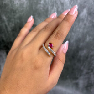 LADIES RING ( 18KT GOLD)