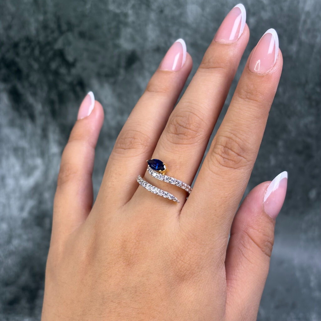 LADIES RING ( 18KT GOLD)
