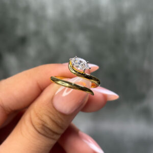 LADIES RING ( 18KT GOLD)
