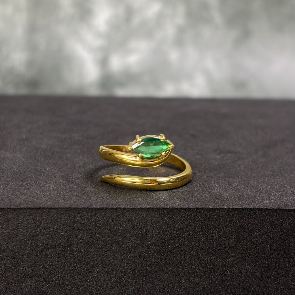 LADIES RING ( 9KT GOLD) - Image 3