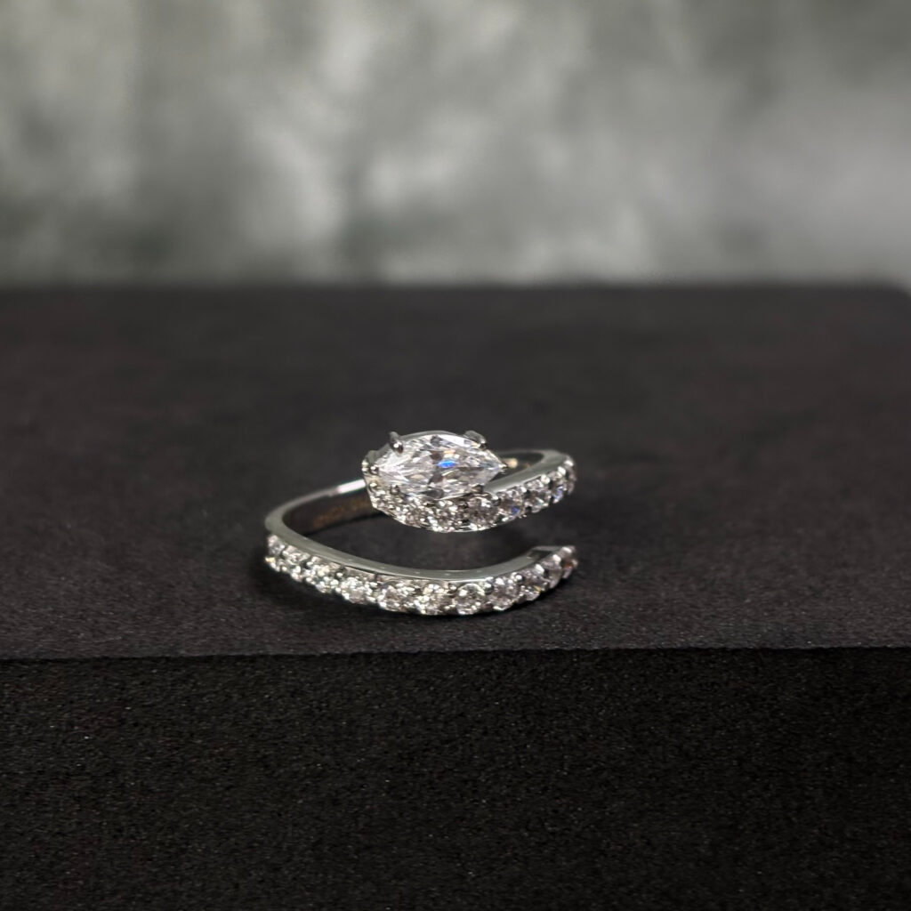 LADIES RING ( 18KT GOLD) - Image 3