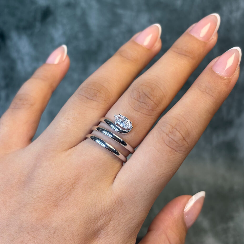 LADIES RING ( 18KT GOLD)