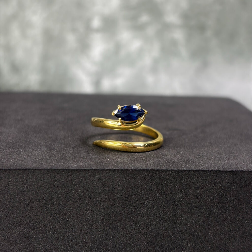 LADIES RING ( 9KT GOLD) - Image 3