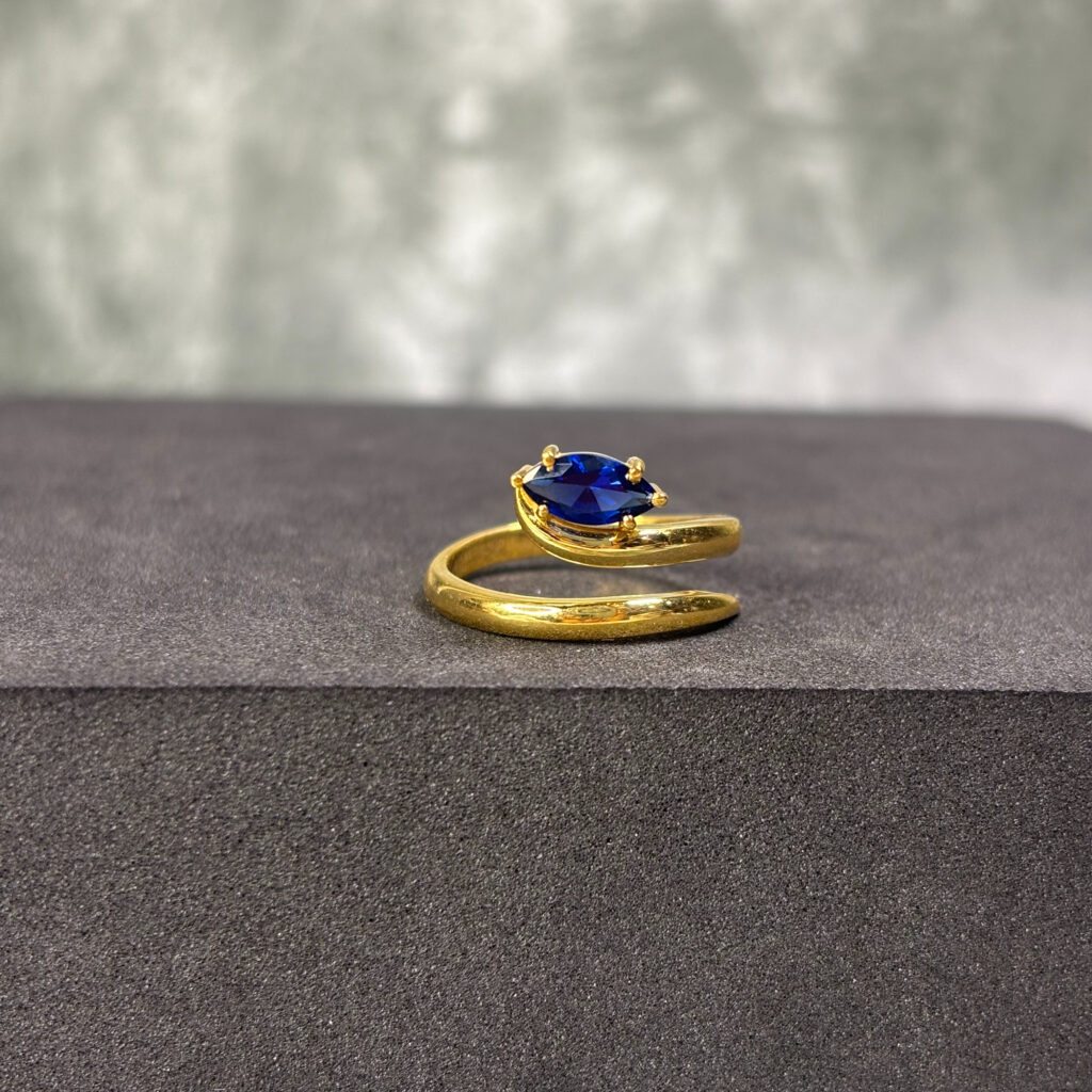 LADIES RING ( 9KT GOLD) - Image 3