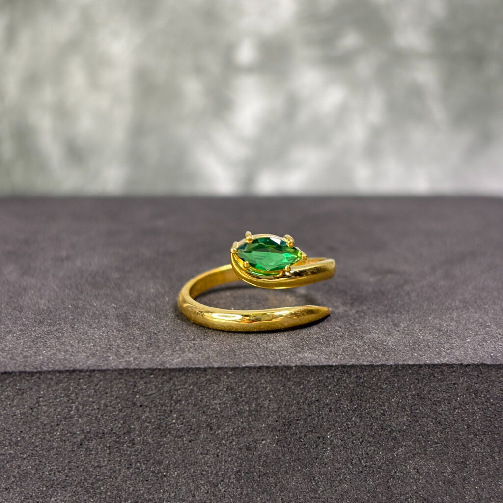 LADIES RING ( 9KT GOLD) - Image 3