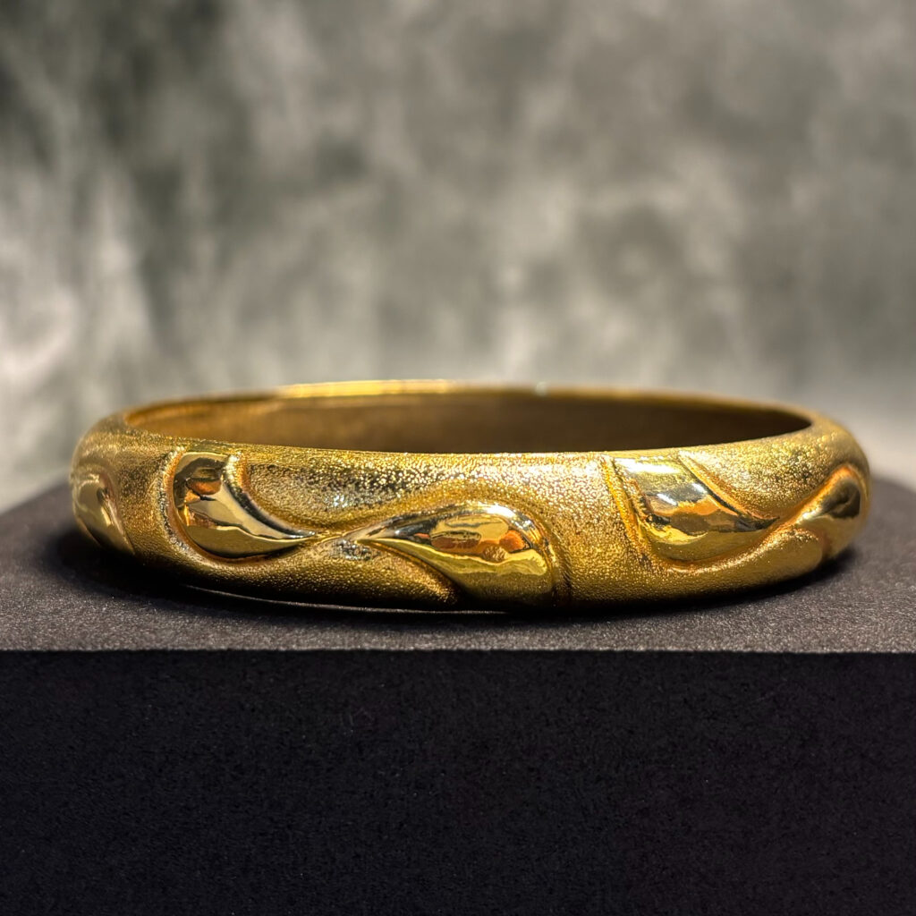 ELECTRO FORMING GOLD BANGLE - Image 3