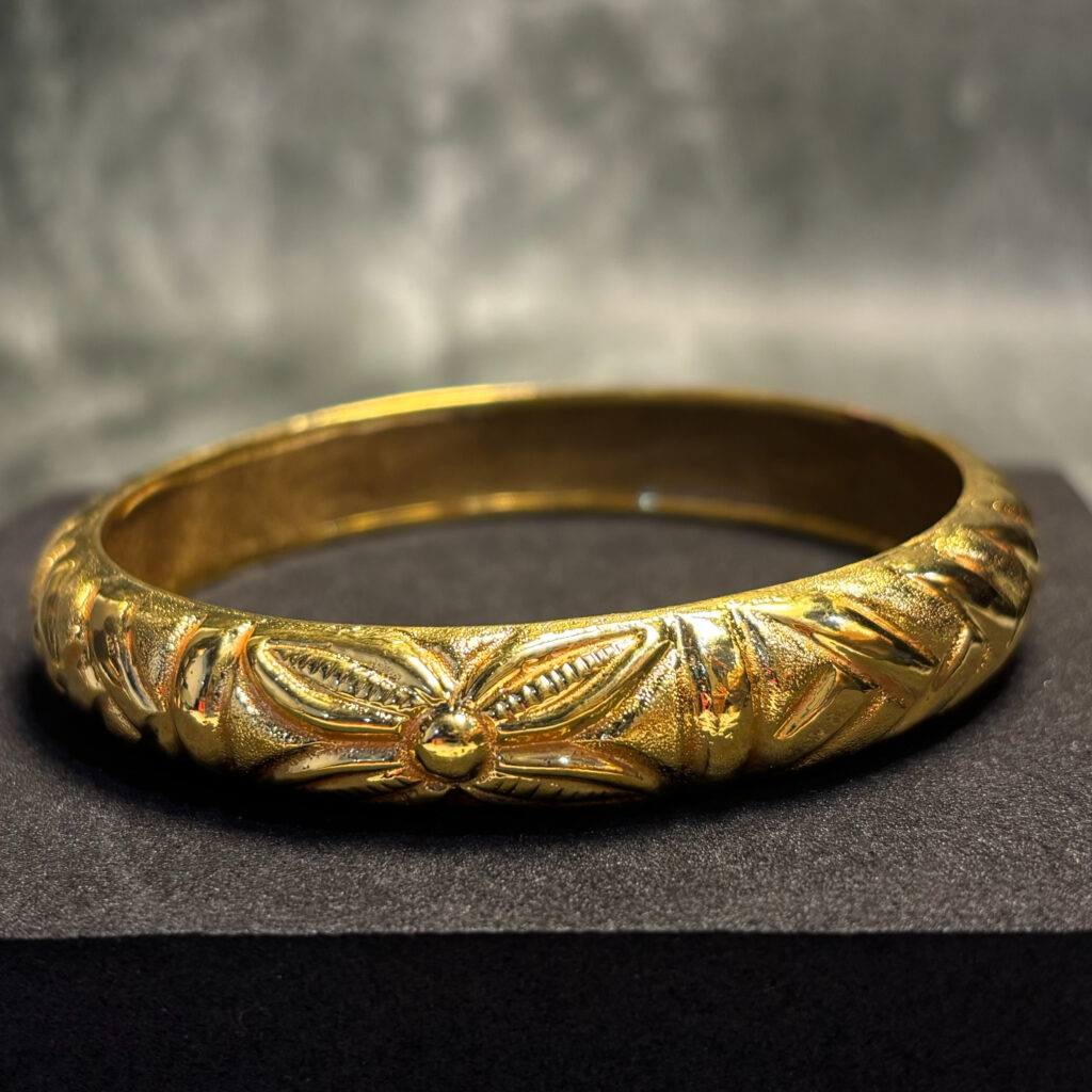 ELECTRO FORMING GOLD BANGLE - Image 3