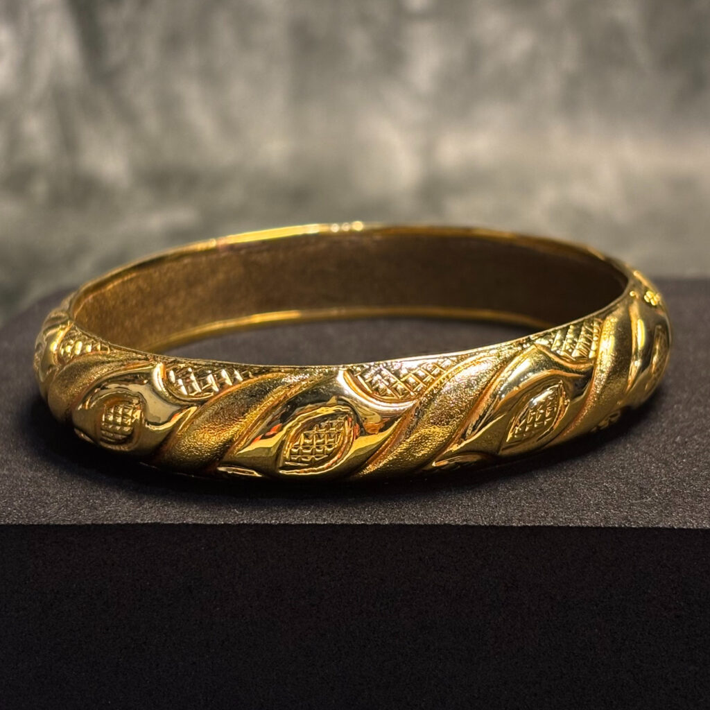 ELECTRO FORMING GOLD BANGLE - Image 3