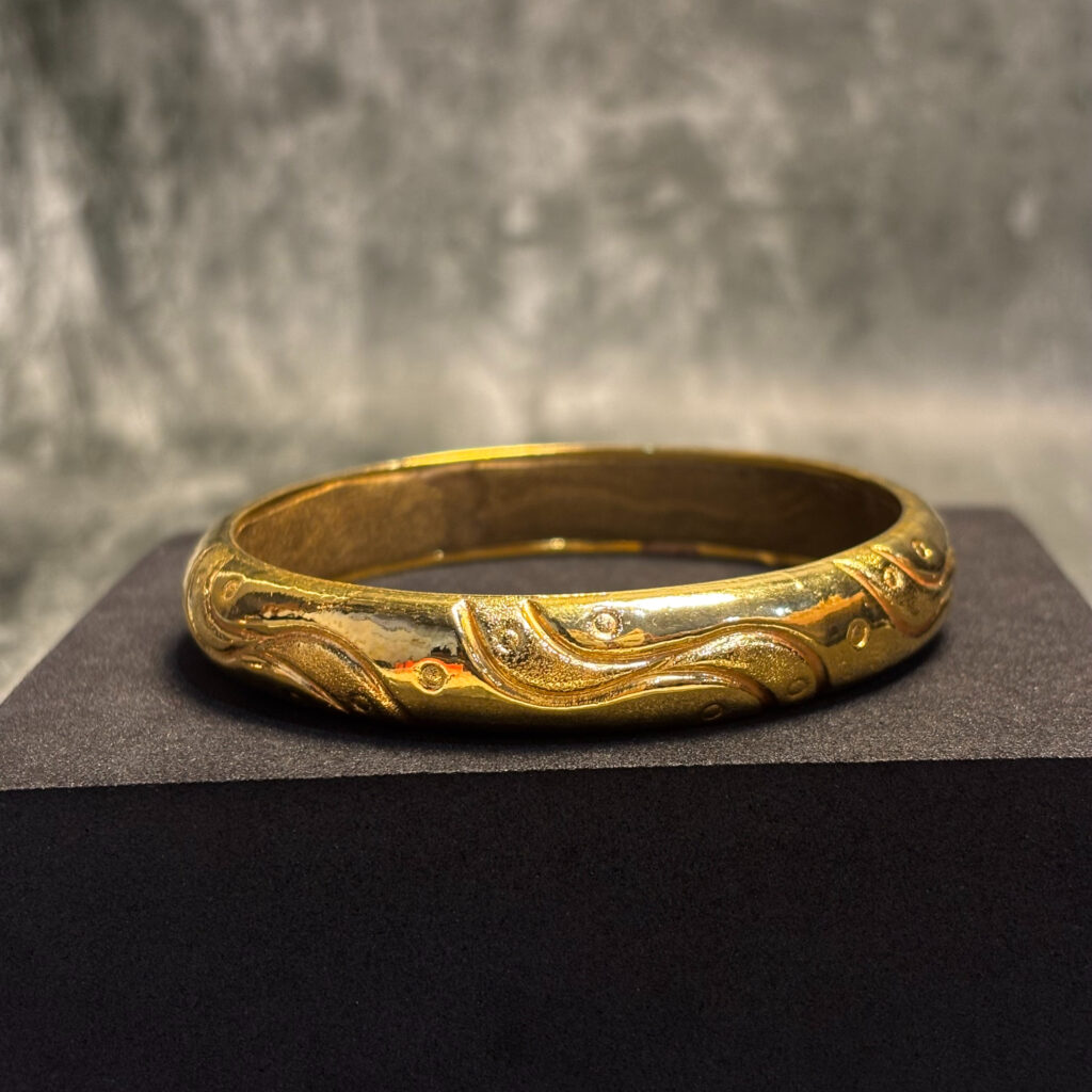 ELECTRO FORMING GOLD BANGLE - Image 3