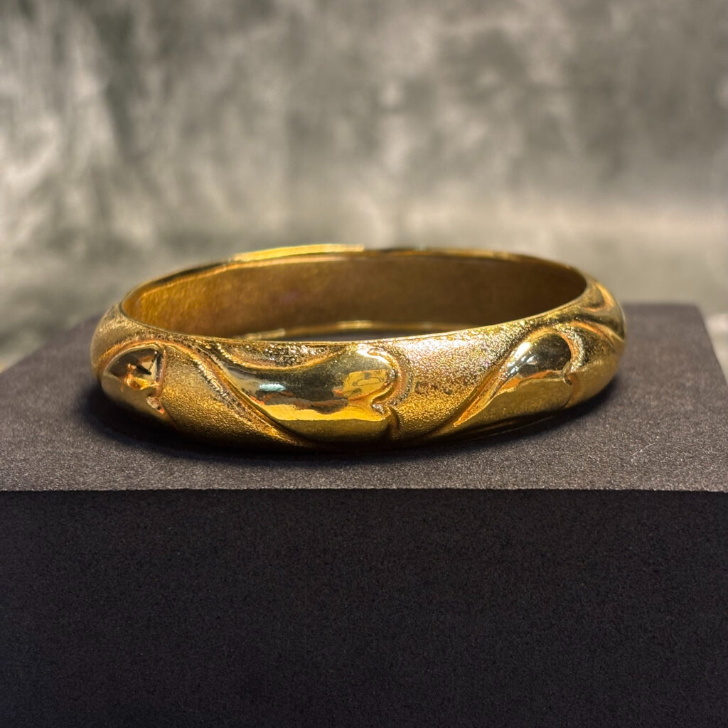 ELECTRO FORMING GOLD BANGLE - Image 3