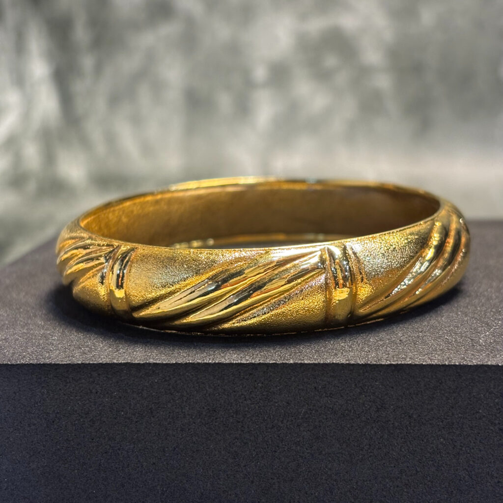 ELECTRO FORMING GOLD BANGLE - Image 3