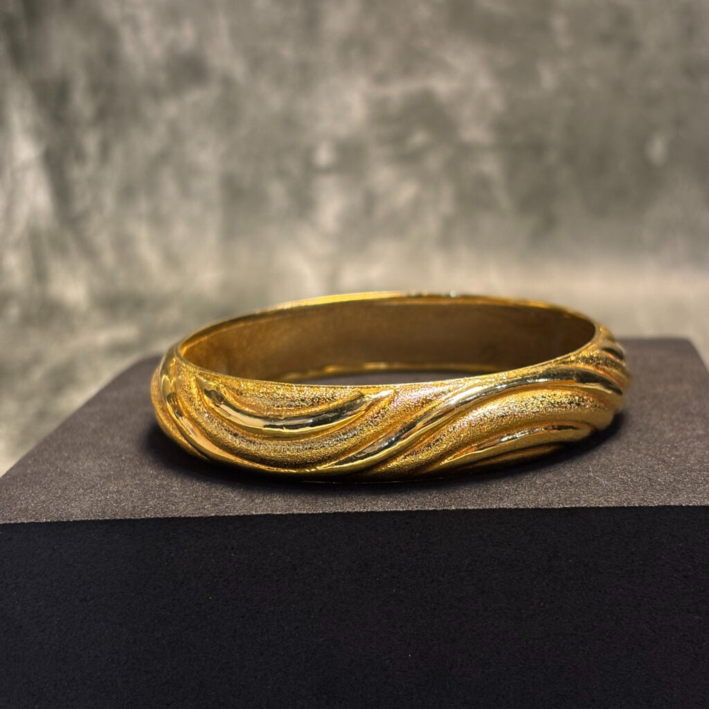 ELECTRO FORMING GOLD BANGLE - Image 3