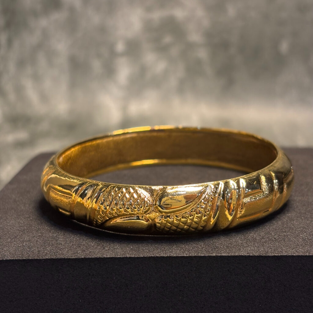 ELECTRO FORMING GOLD BANGLE - Image 3