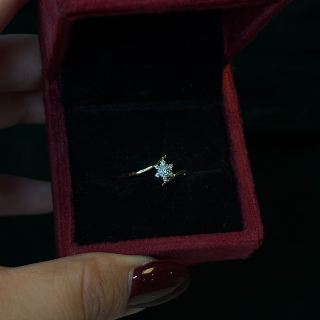 DIAMOND RING ( 9KT GOLD) - Image 3