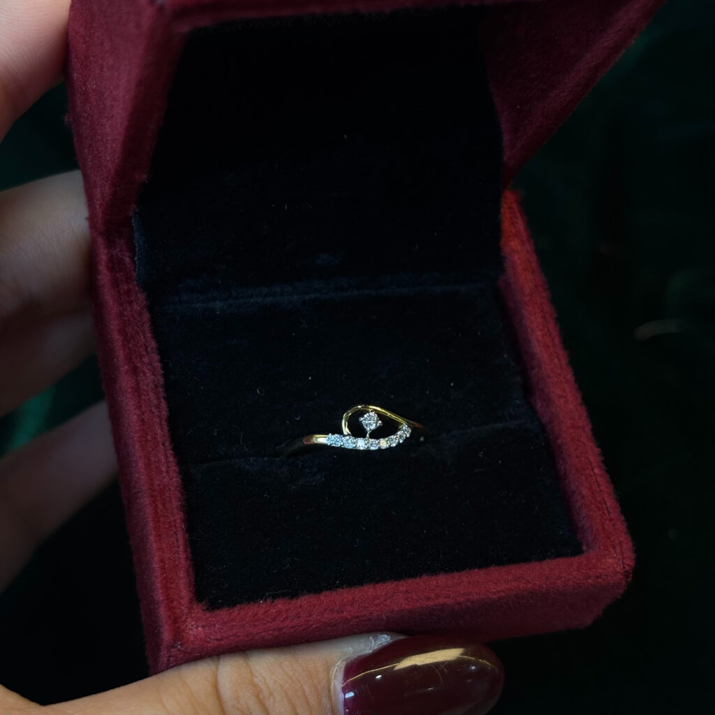 DIAMOND RING ( 9KT GOLD) - Image 3