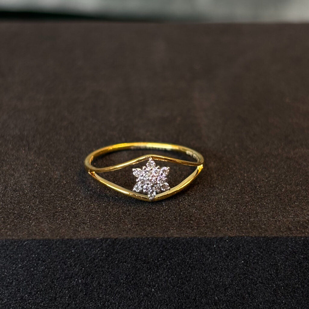 DIAMOND RING ( 9KT GOLD) - Image 3