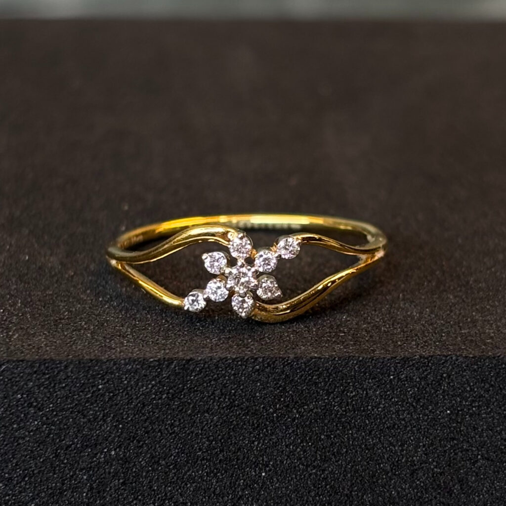 LADIES RING ( 9KT GOLD)