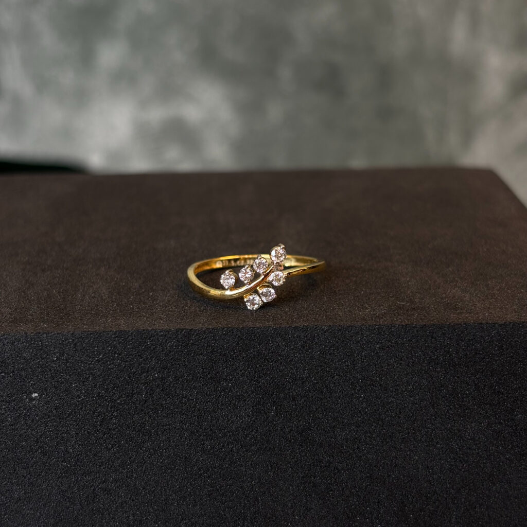 DIAMOND RING ( 9KT GOLD)