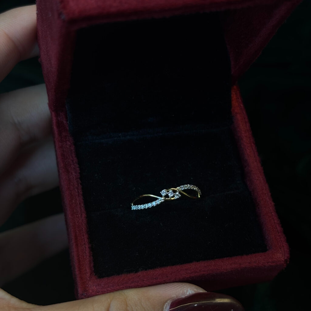DIAMOND RING ( 9KT GOLD) - Image 3