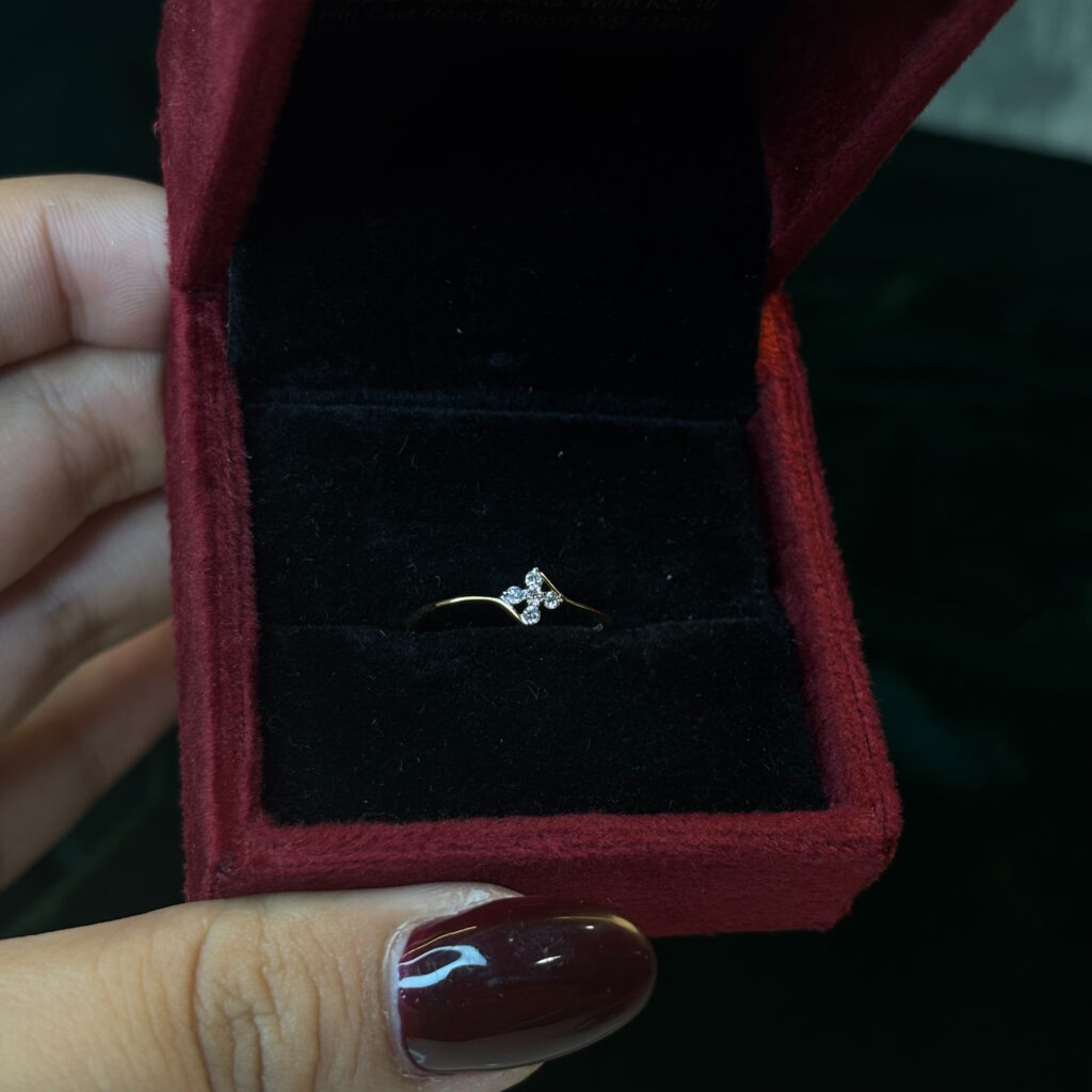 DIAMOND RING ( 9KT GOLD) - Image 3