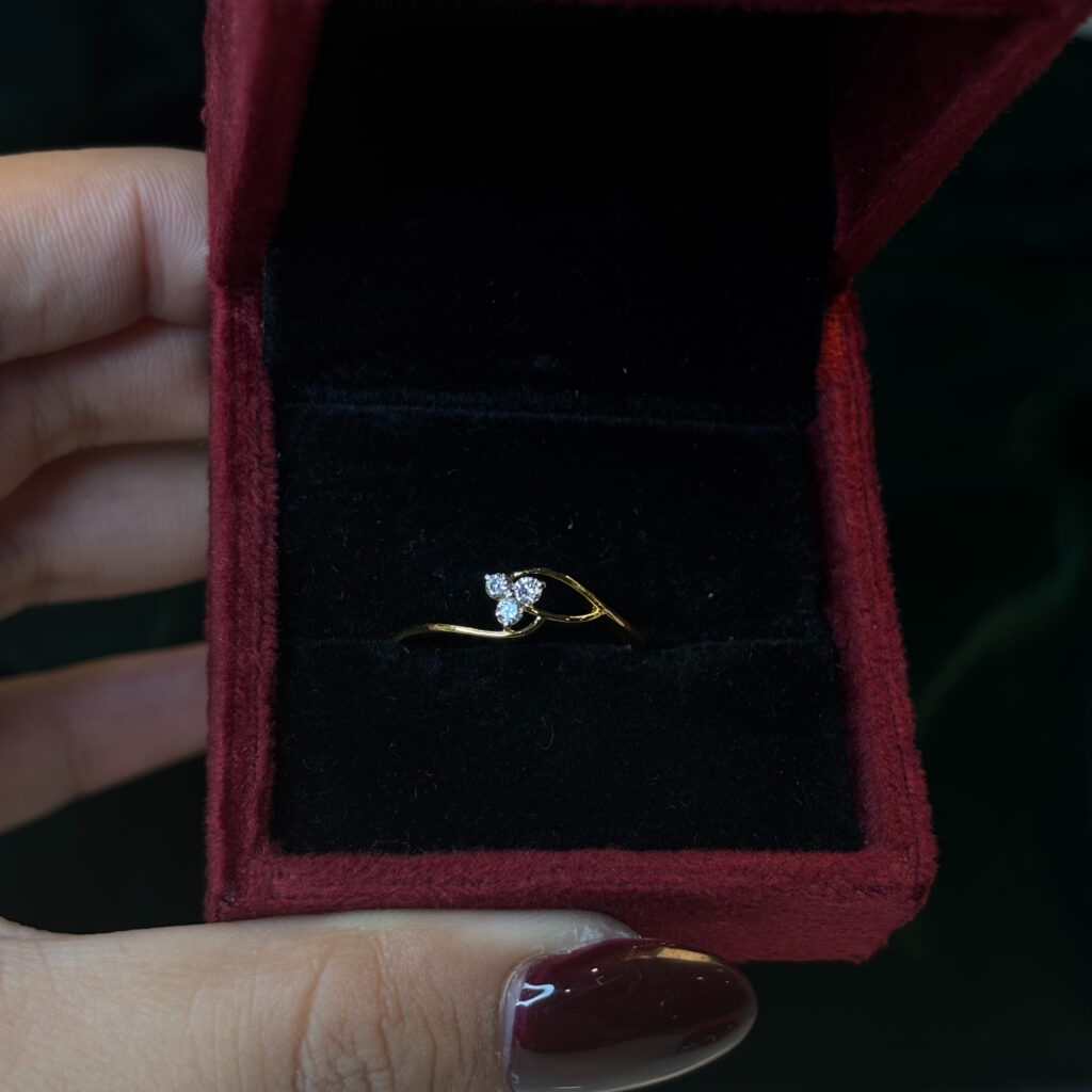 DIAMOND RING ( 9KT GOLD) - Image 3