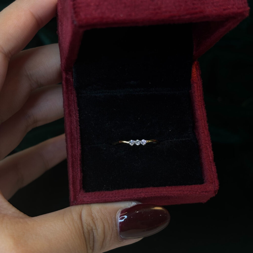 DIAMOND RING ( 9KT GOLD) - Image 3