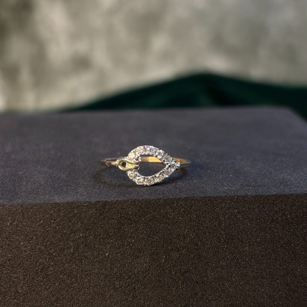 DIAMOND RING  ( 9KT GOLD) - Image 3