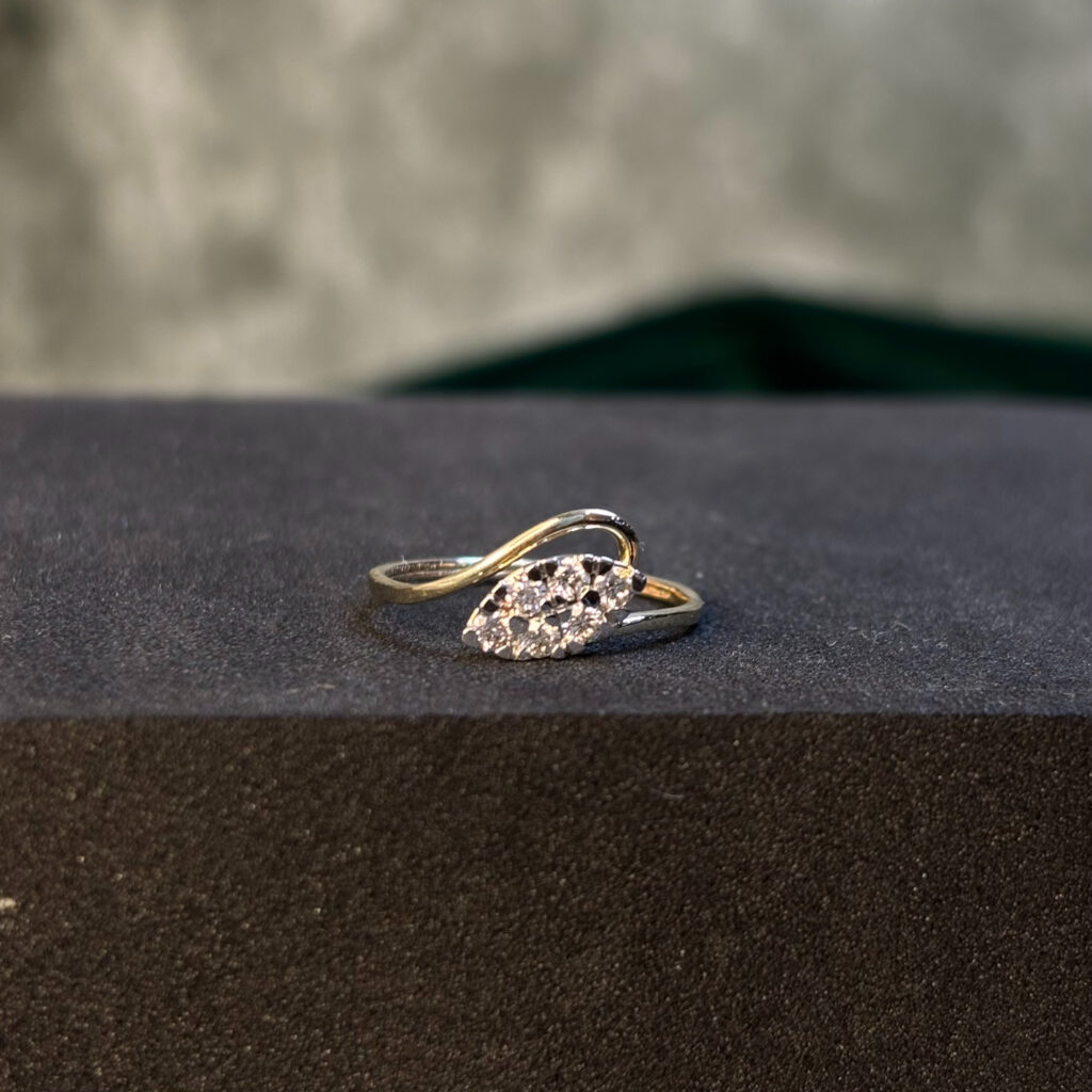 DIAMOND RING  ( 9KT GOLD) - Image 3