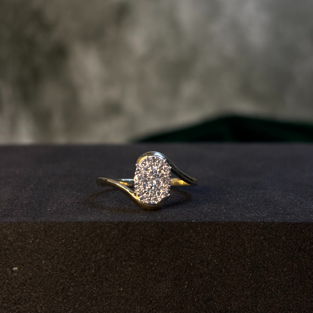 DIAMOND RING ( 9KT GOLD) - Image 3