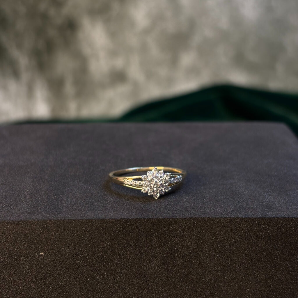DIAMOND RING  ( 9KT GOLD) - Image 3