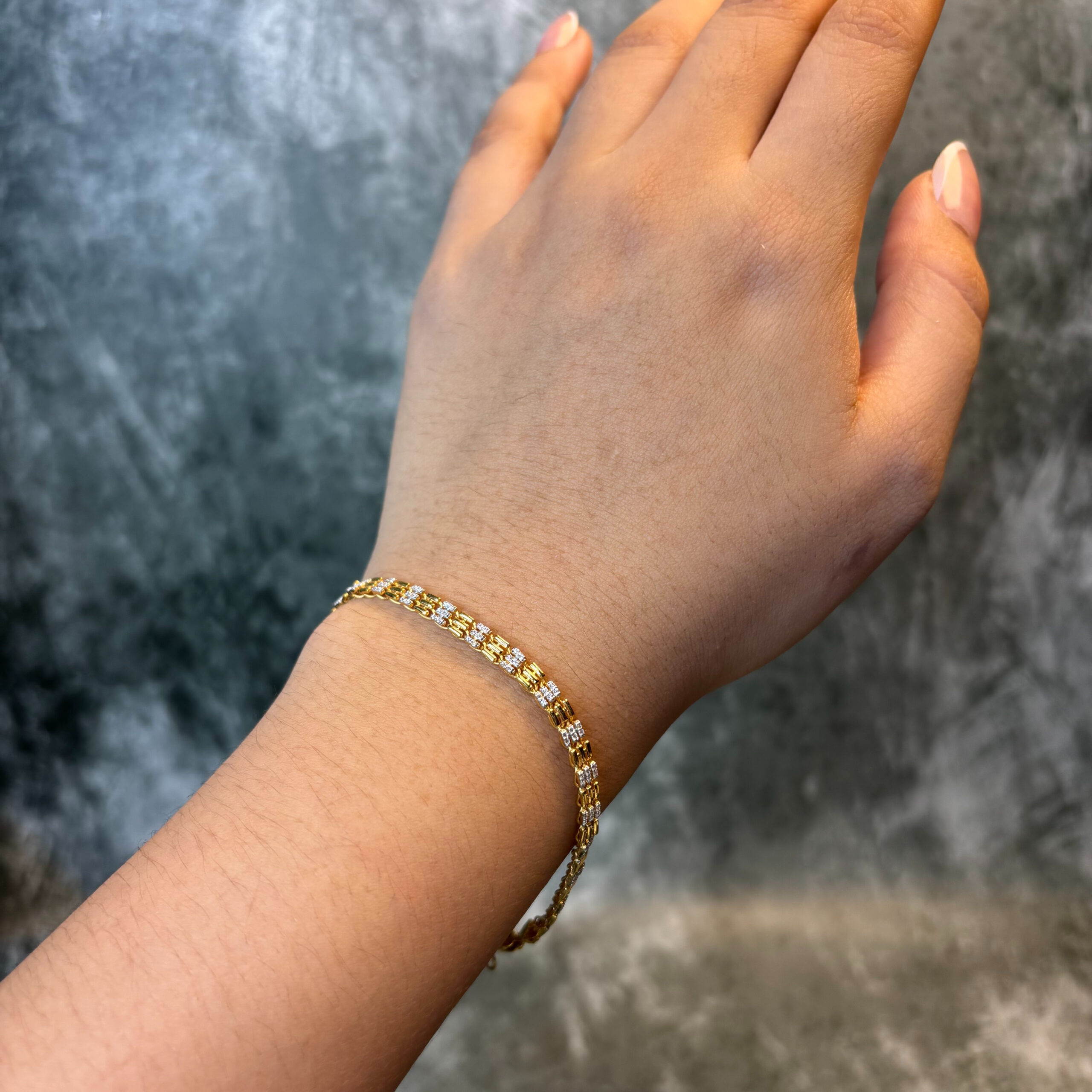 IMG_4337 LADIES BRACELET ( 22KT GOLD) - Image 1