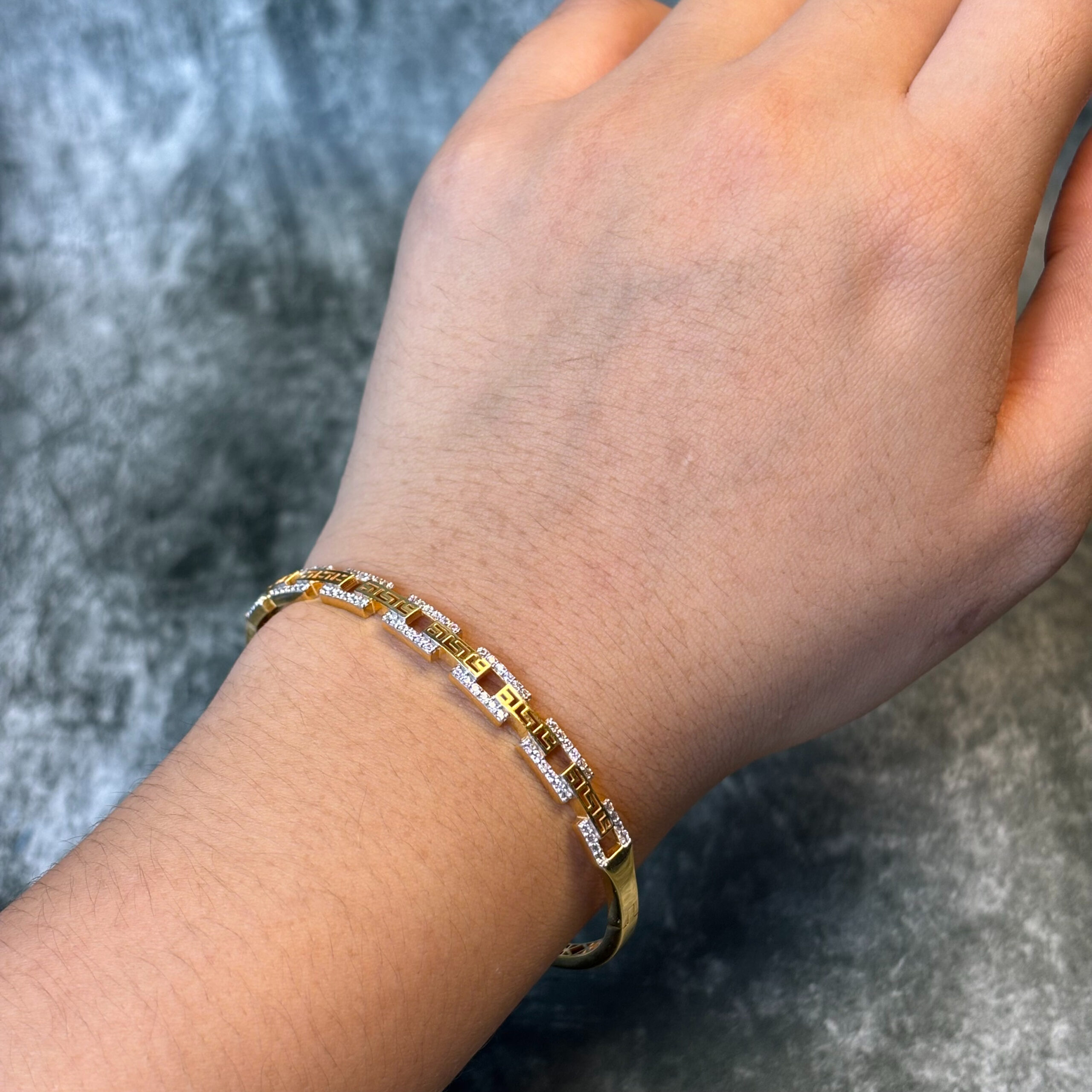 IMG_4400 LADIES BANGLE ( 22KT GOLD) - Image 1