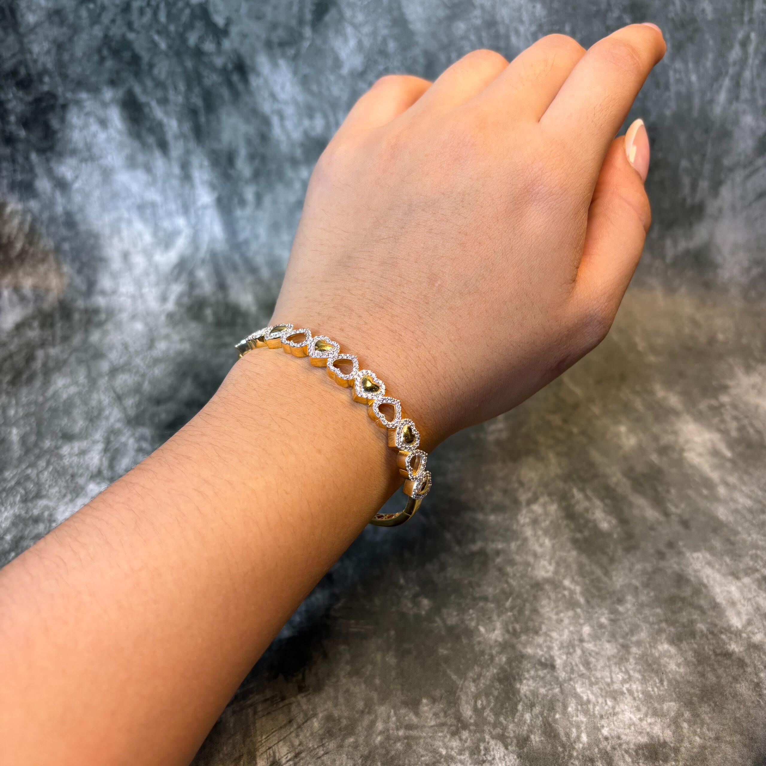 IMG_4410 LADIES BANGLE ( 22KT GOLD) - Image 1