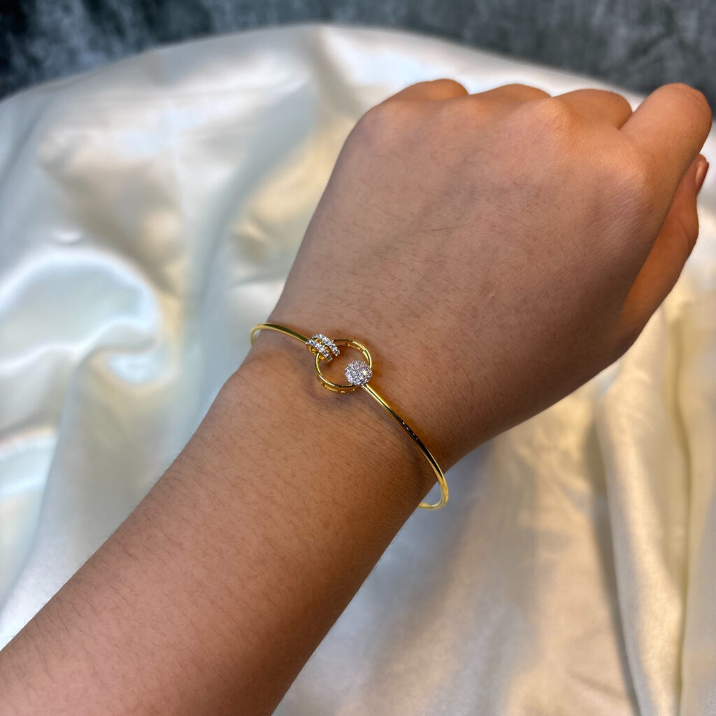 DIAMOND BANGLE (9KT GOLD)