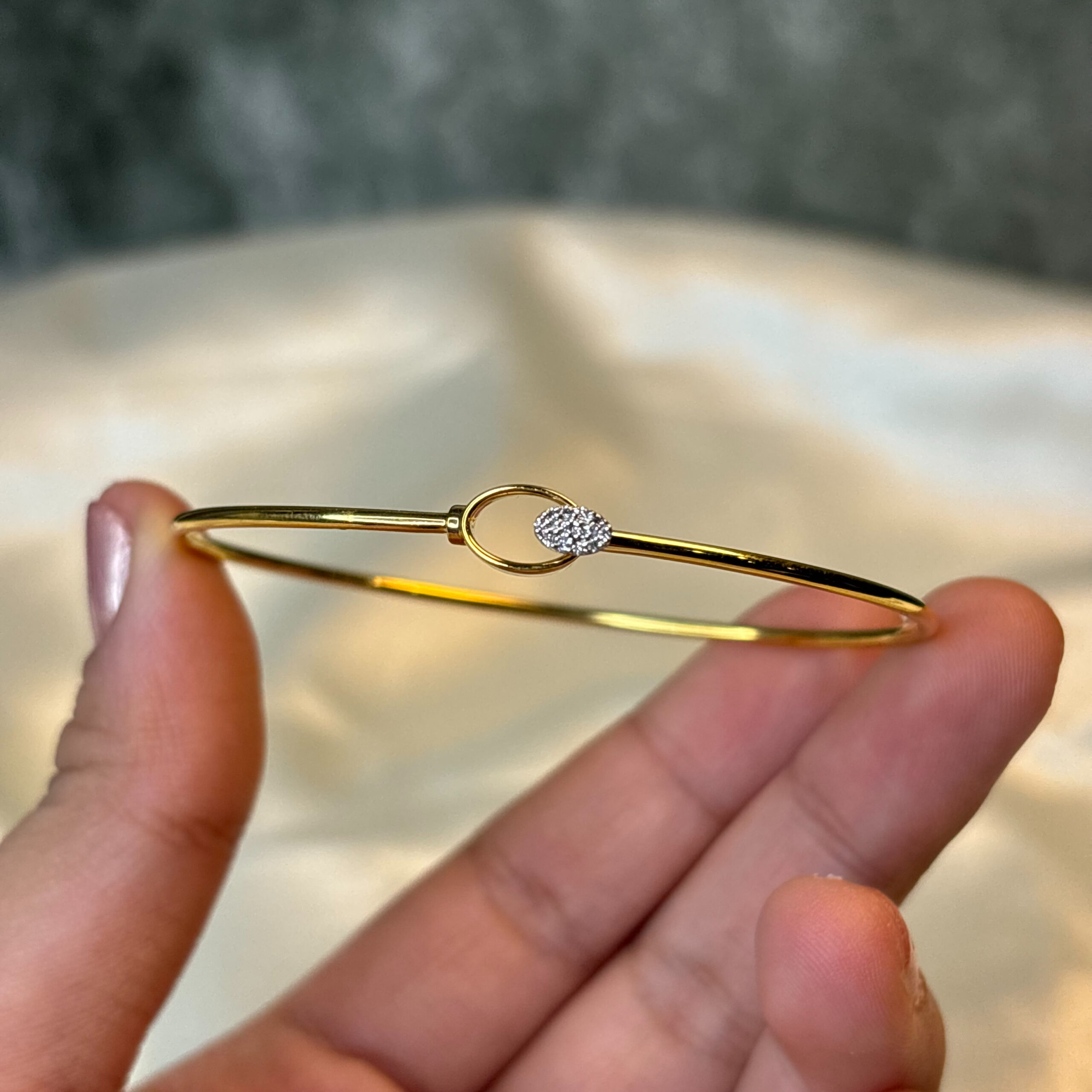 DIAMOND BANGLE (9KT GOLD)