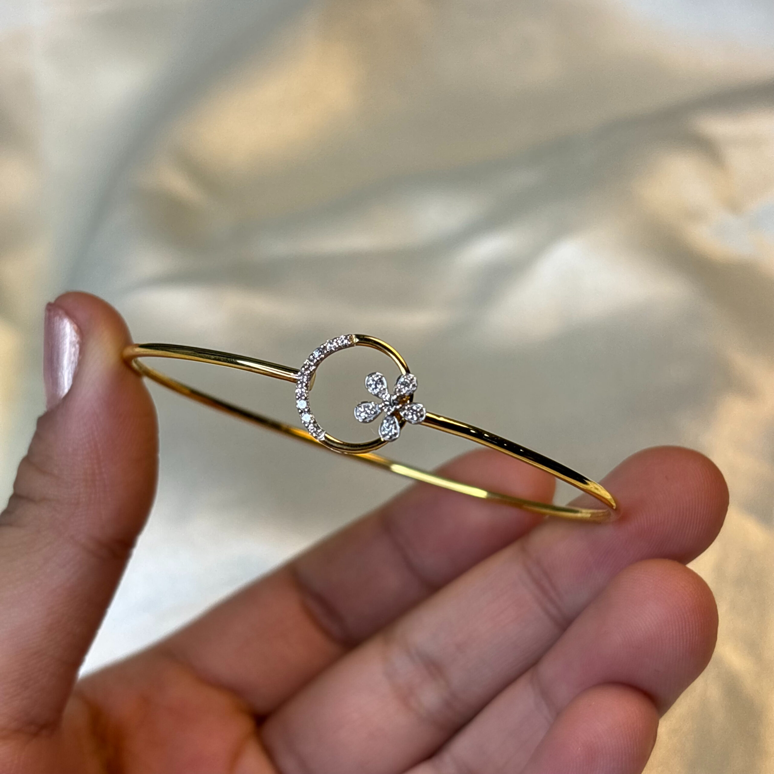 DIAMOND BANGLE (9KT GOLD)